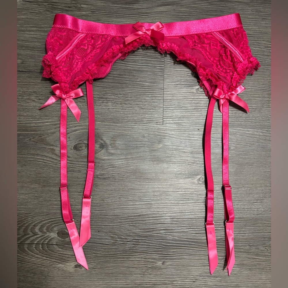 Dolls Kill / Sugar Thrillz Poseable Me Garter Belt